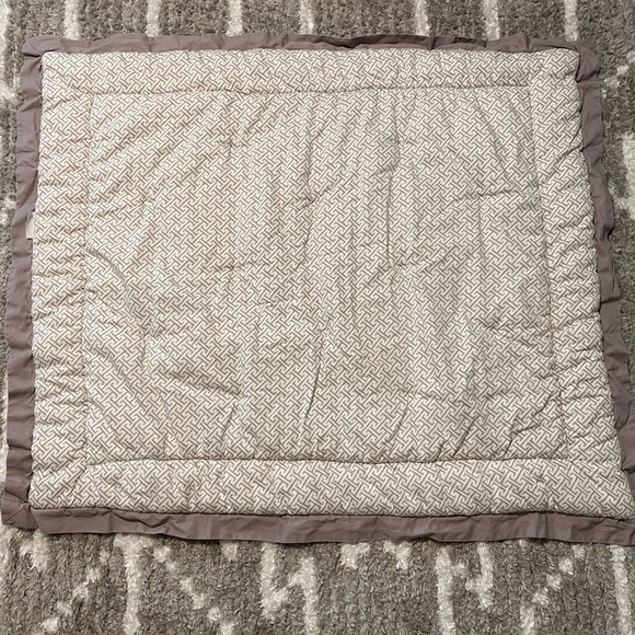 Petit Tresor of Beverly Hills French Bee Comforter - Picture 6 of 7